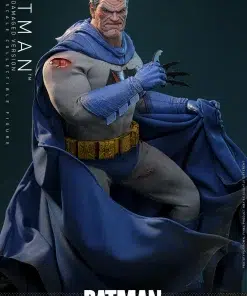 Batman: The Dark Knight Returns Batman (Battle Damaged Version) 1/6th Scale Collectible Figure - Image 5