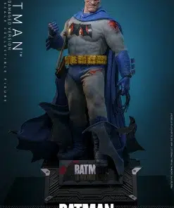Batman: The Dark Knight Returns Batman (Battle Damaged Version) 1/6th Scale Collectible Figure - Image 7