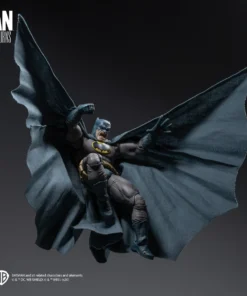 Batman: The Dark Knight Returns - Batman (Blue Suit) 1/12 Action Figure - Image 6